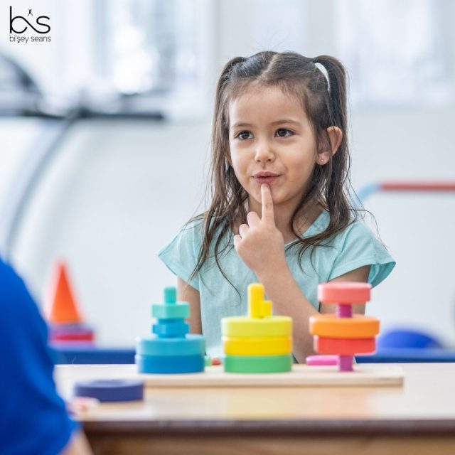 oyun-terapisi https://www.biseyseans.com/wp-content/uploads/2024/12/oyun-terapisi-640x640.jpg